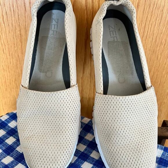 COLE HAAN nubuck perforated leather, slip on women’s size 8 - Picture 3 of 6